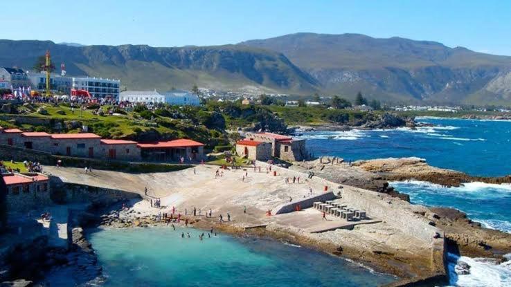 Central Mountain View Apartment, Hermanus Waterfront Экстерьер фото