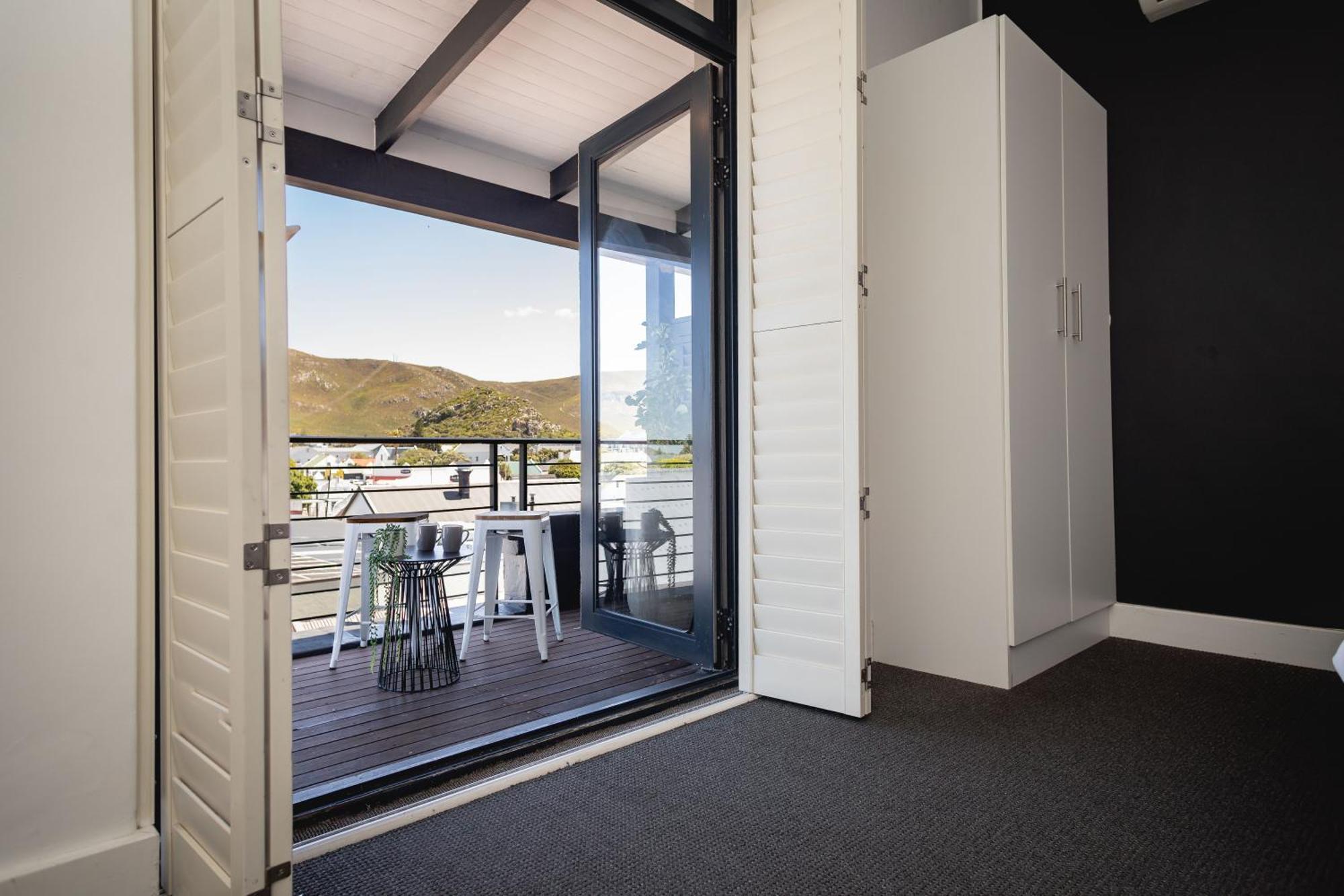 Central Mountain View Apartment, Hermanus Waterfront Экстерьер фото
